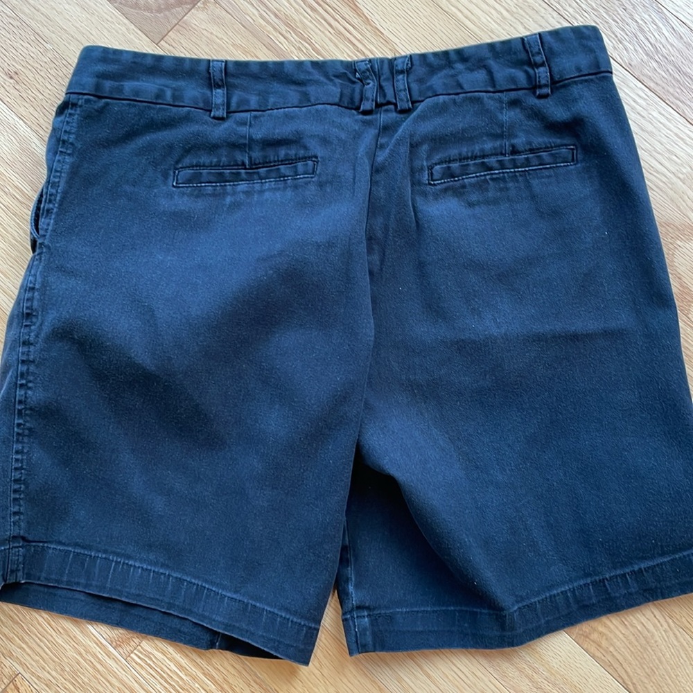 Land ‘N Sea black shorts. 98% cotton 3% spandex. Inseam 8 inches - Picture 4 of 4